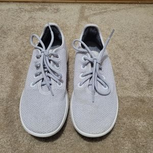 EUC Allbirds womens Tree Runners in discontinued light gray.